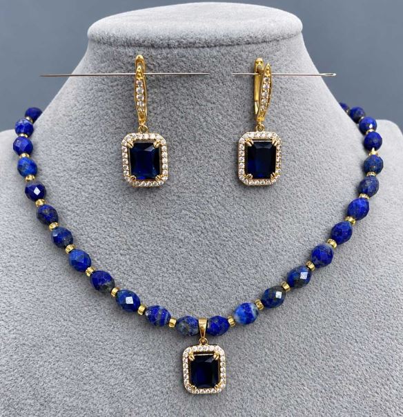 Набір Чокер Лазурит грановане зерно 8х6мм+, довжина 41см+- подовжуючий ланцюжок +5см сережки 35х13мм+- синій кристал