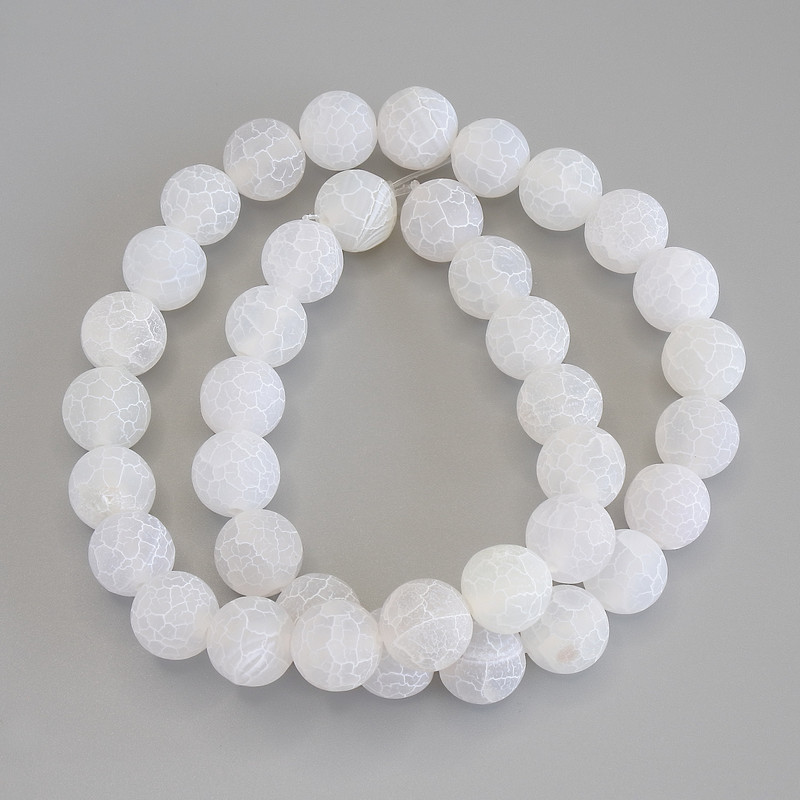Намистини Морозний Агат білий гладка кулька, діаметр 10мм+-, довжина 35см+- на волосіні