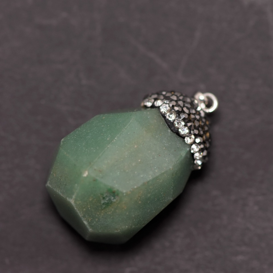 Кулон "Жолудь" з натурального каменю Нефрит 24х36х40+-мм