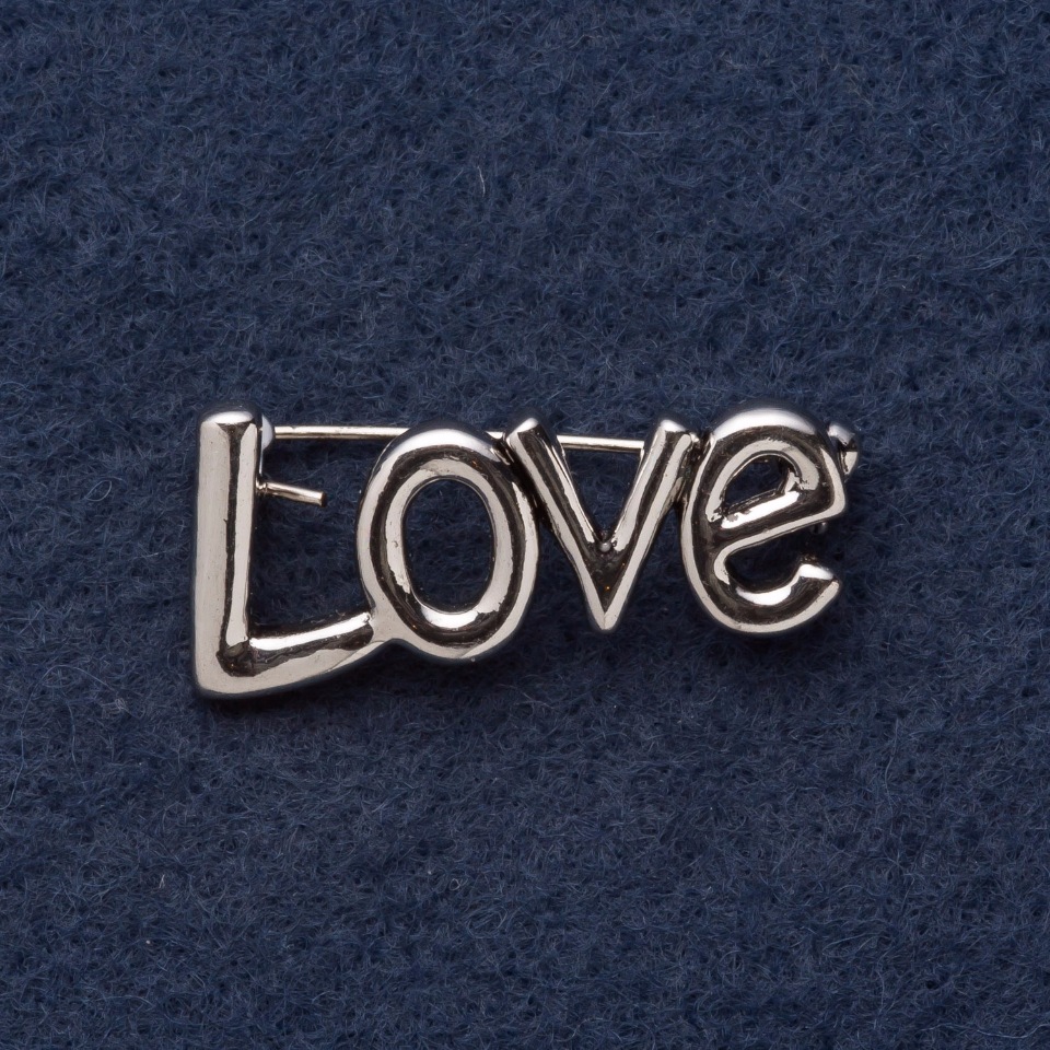 Брошка "LOVE" 3х1, 5 см сірий метал