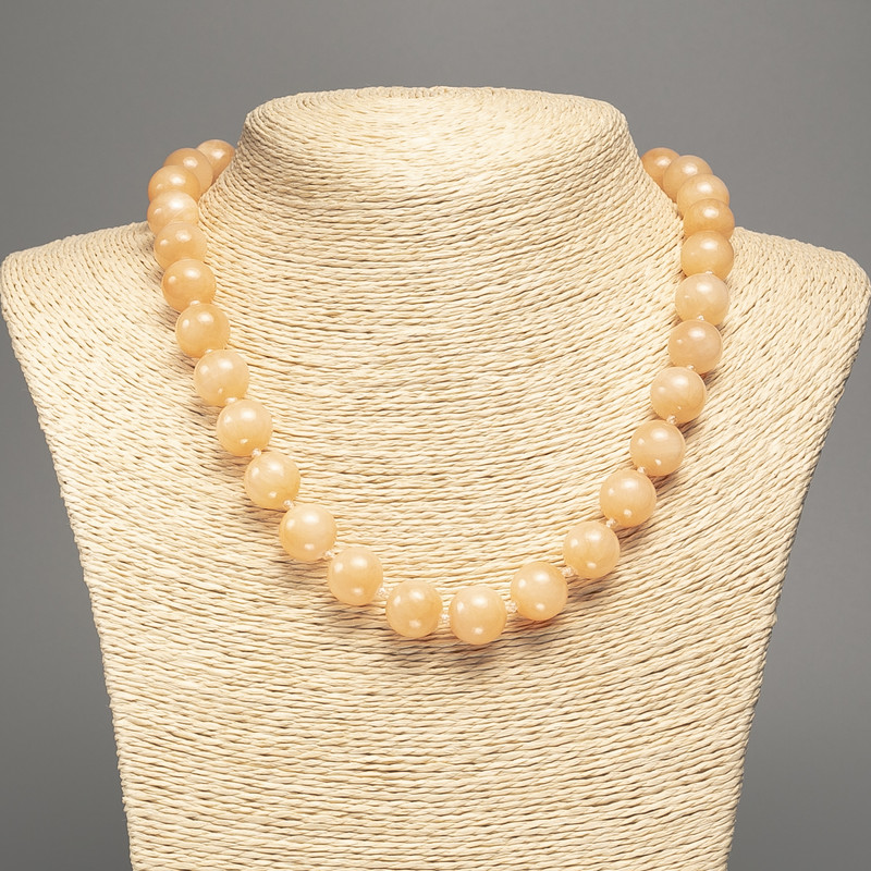 Намисто "Селеніт" гладка кулька, діаметр 12мм+-, довжина 50см+- з каменю білий нефрит (сінт. фарбований )